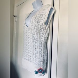 billabong, size L , woman’s , white crochet 🧶 sleeveless , top .100% cotton